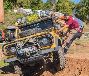 Land Rover en una ruta del Club